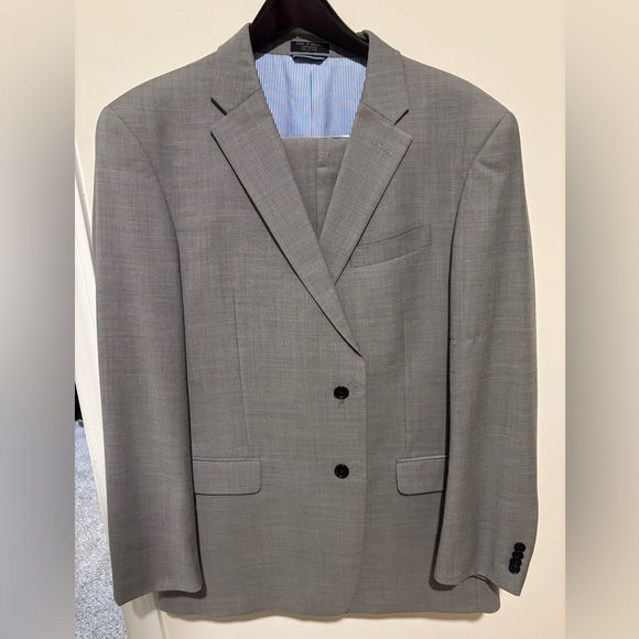 Tommy Hilfiger Men’s Gray Suit – Classic 2-Button Size 42R Jacket